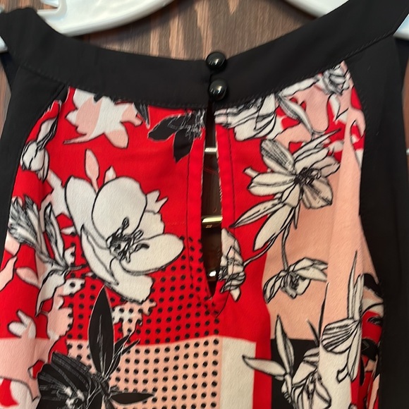 Thalia Sodi faux wrap sleeveless halter to with geometric floral print - Picture 7 of 8